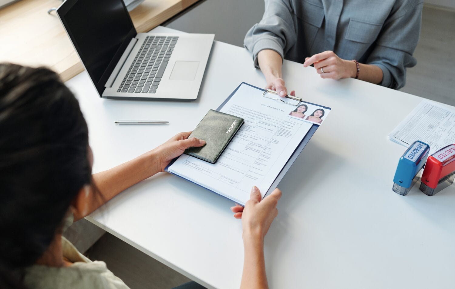 Giấy tờ hỗ trợ nhập cảnh