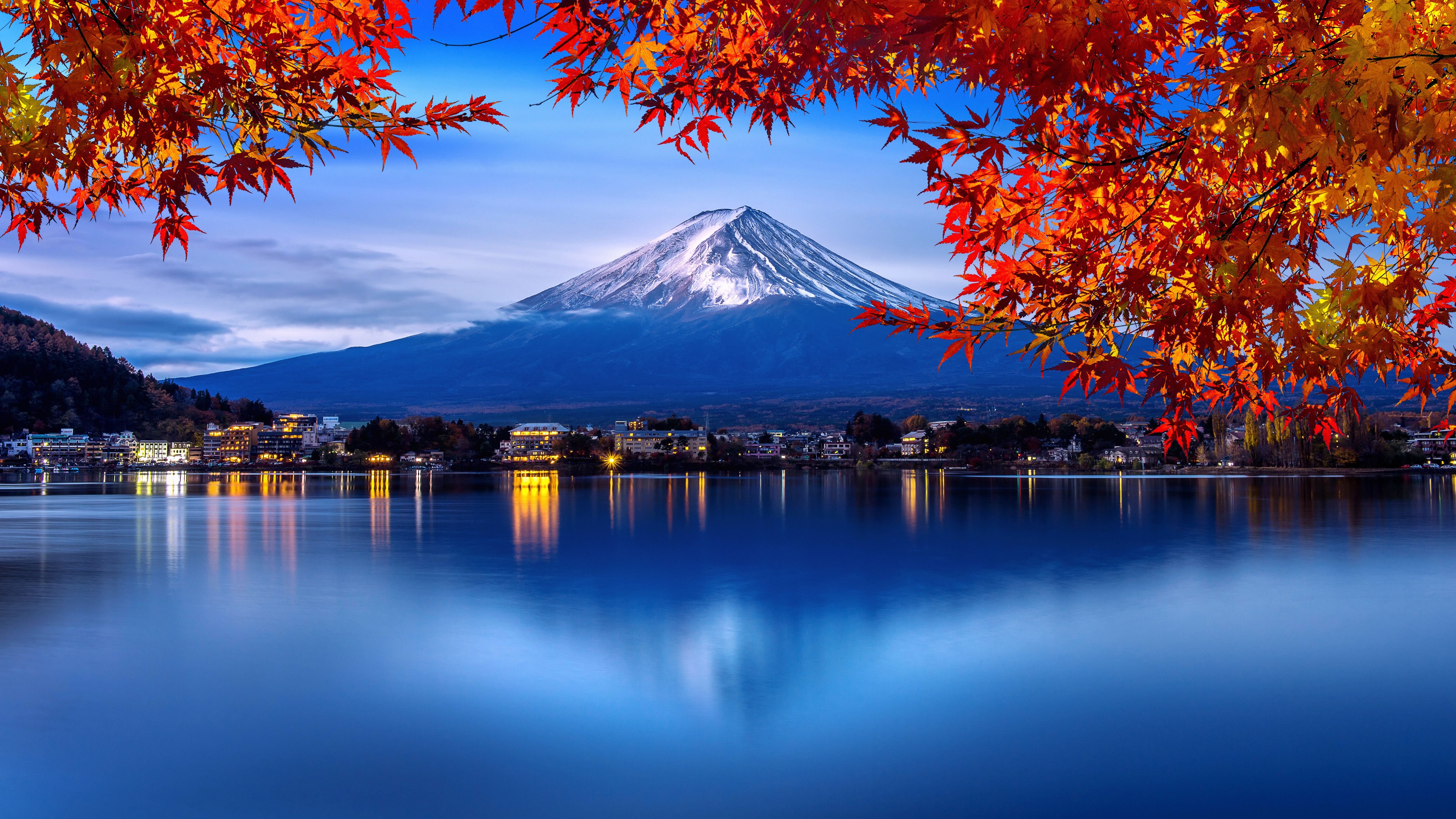 fuji-mountain-kawaguchiko-lake-morning-autumn-seasons-fuji-mountain-yamanachi-japan_1