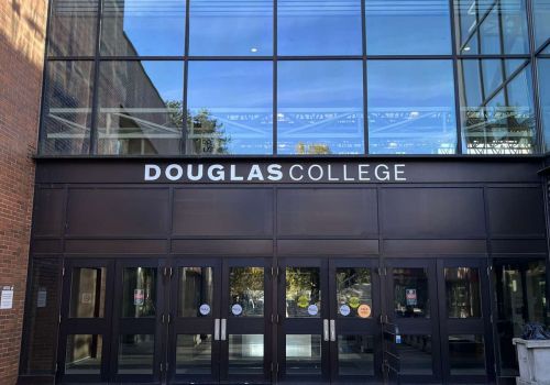 Trường Douglas College
